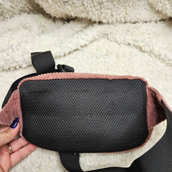 Kavu Cord Spectator Fanny Pack Belt Bag in Mauve Pink - Picture 4 of 6